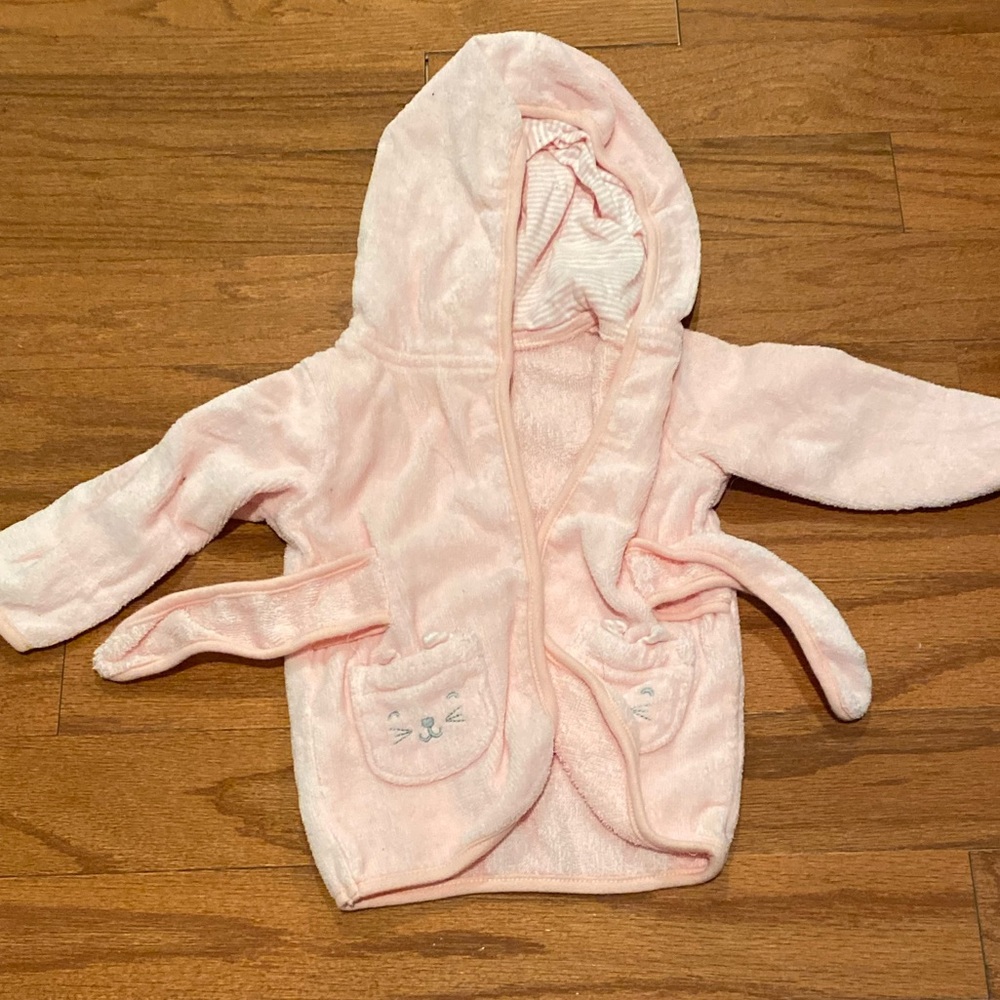 Adorable Carter’s pink hooded robe with cat detailed pockets, size 0-9 months